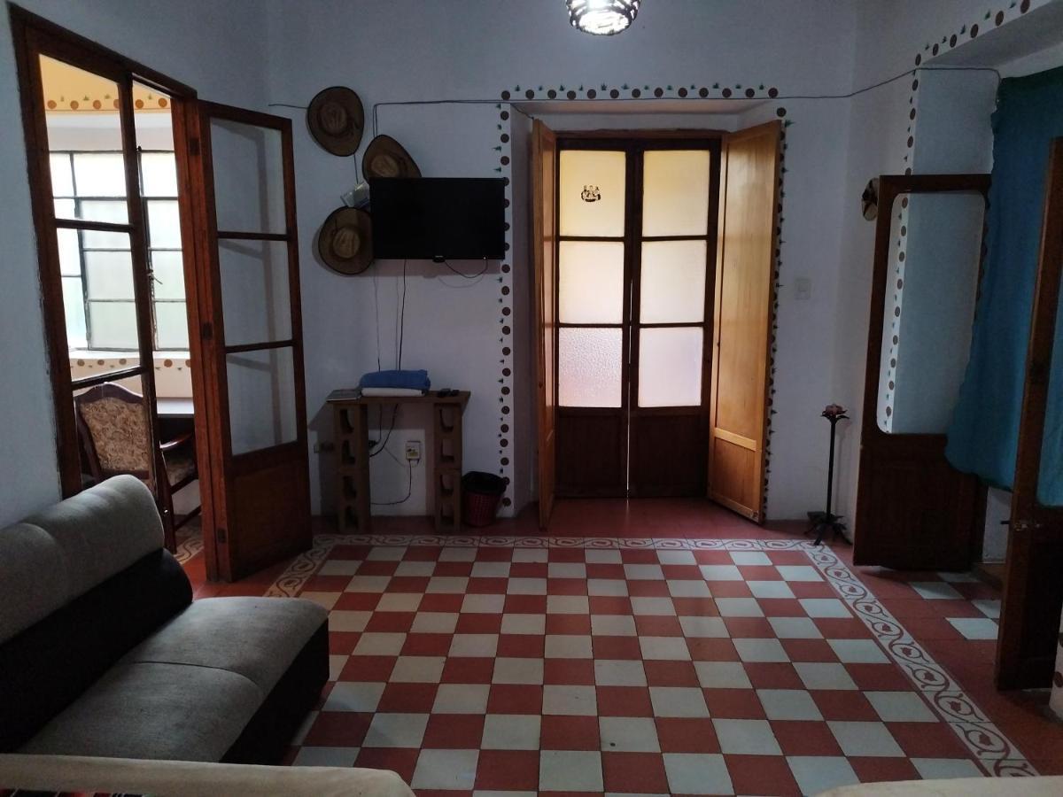 Cuarto Panchito ***Centro Historico*** Apartment เกเรตาโร ภายนอก รูปภาพ